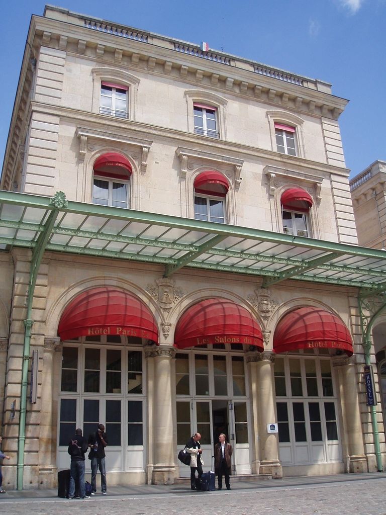 Kyriad Paris 10 - Gare De L'Est Exterior photo